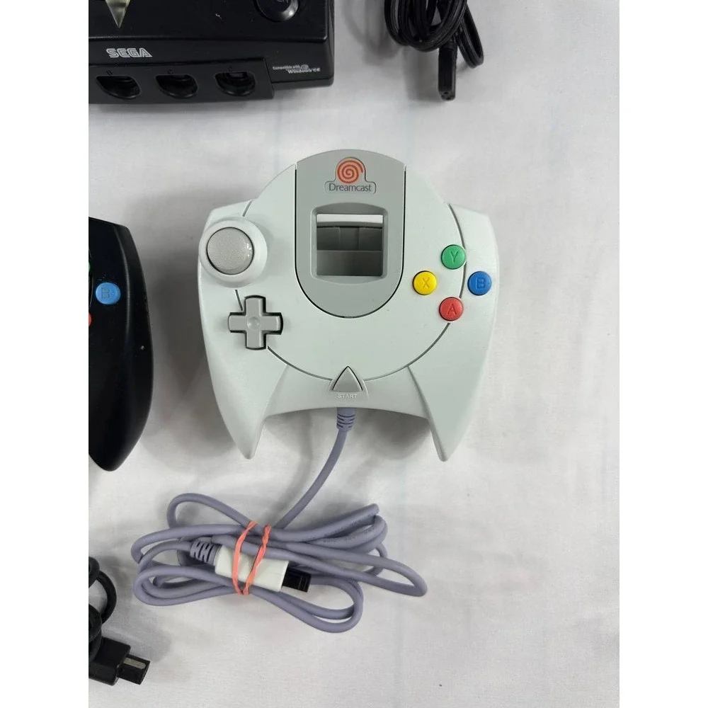 Sega Dreamcast Sega Sports Black Console HKT-3020 2 Controllers VMU 2 Games